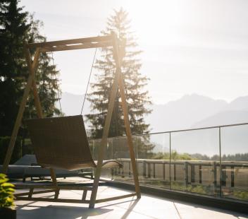 Schaukelstuhl auf der Dachterrasse