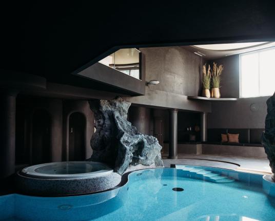 The chic indoor pool