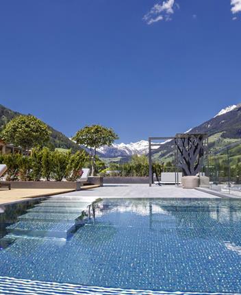 Terrazza sul tetto con sky pool