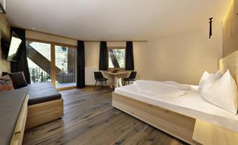 Lifestyle Suite with balcony