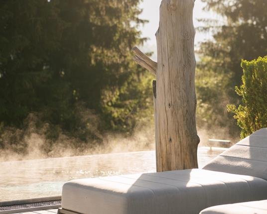 Terrazza sul tetto con piscina