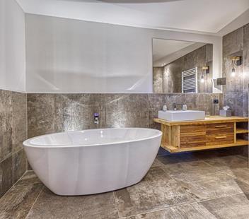 Bathroom with bathtub - Alex Natural Wood Room