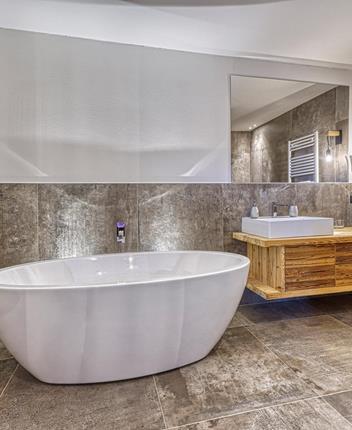 Bathroom with bathtub - Alex Natural Wood Room