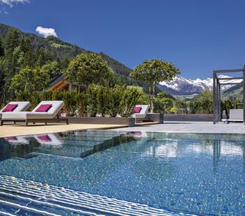 Der Sky Pool auf der Dachterrasse