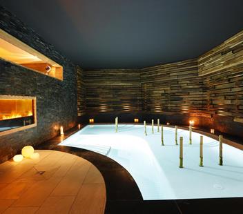 ratschingserhof-wellness-pool-innen