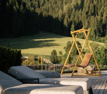 Die Sonne genießen auf der Dachterrasse