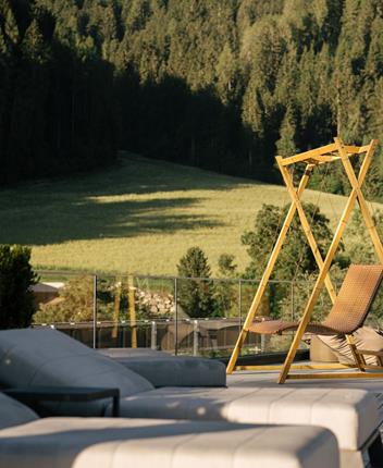 Die Sonne genießen auf der Dachterrasse