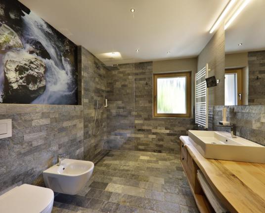 Bagno con doccia - Nature suite Gilfenklamm